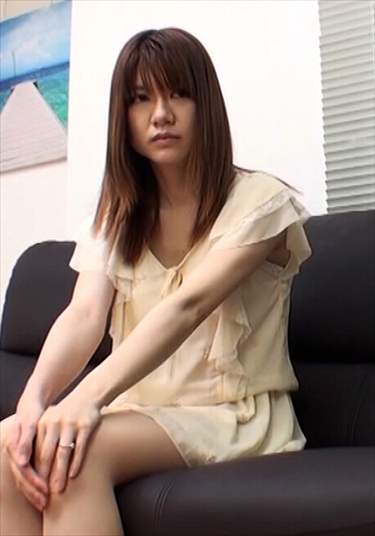 街行く可愛らしい若妻さんを商品開発のモニターとナンパしてAVを見て  